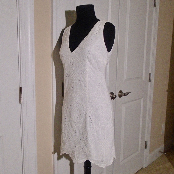 LILLY PULITZER Madden Petal Eyelet Dress 2/4 - Picture 3 of 8
